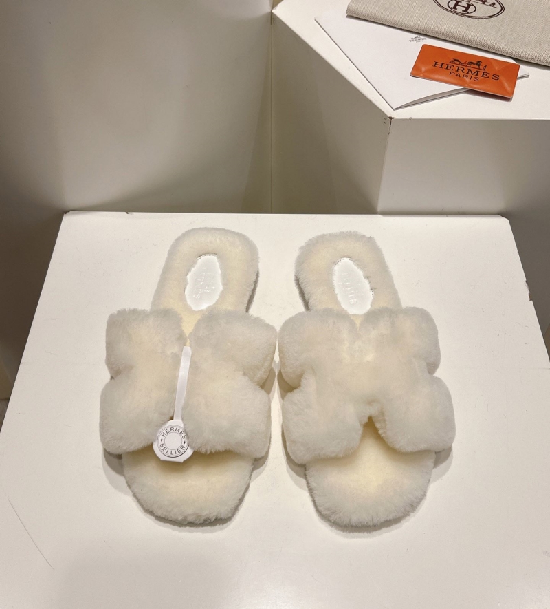 H**mes slippers